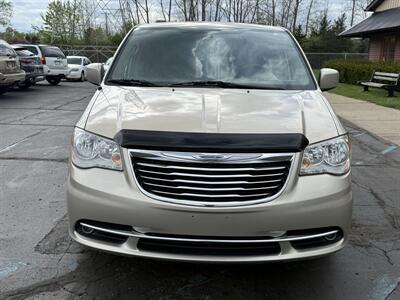 2016 Chrysler Town & Country Touring   - Photo 2 - Flushing, MI 48433