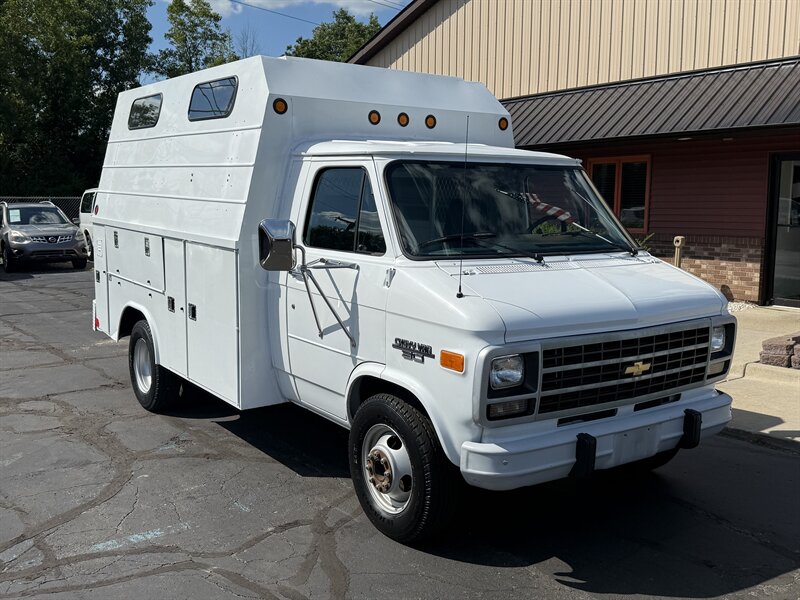 1995 Chevrolet G30 Van Reading Service Body - Photo 1 - Flushing, MI 48433