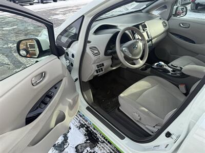 2011 Nissan LEAF SV   - Photo 8 - Flushing, MI 48433