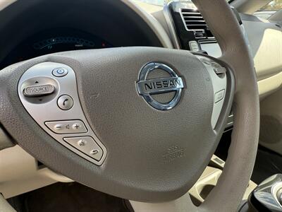 2011 Nissan LEAF SV   - Photo 12 - Flushing, MI 48433