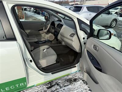 2011 Nissan LEAF SV   - Photo 15 - Flushing, MI 48433