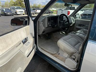 1994 GMC Suburban C1500  SLE - Photo 17 - Flushing, MI 48433