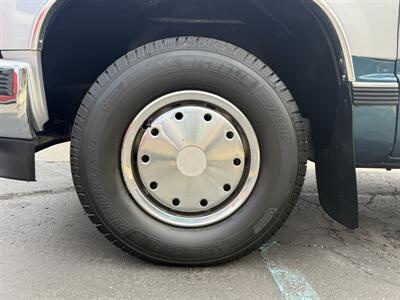 1994 GMC Suburban C1500  SLE - Photo 10 - Flushing, MI 48433