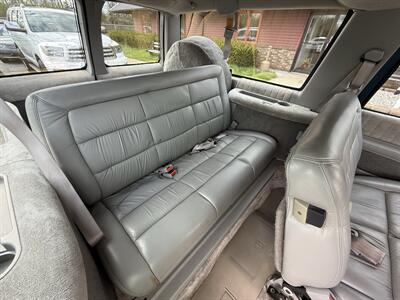 1994 GMC Suburban C1500  SLE - Photo 40 - Flushing, MI 48433