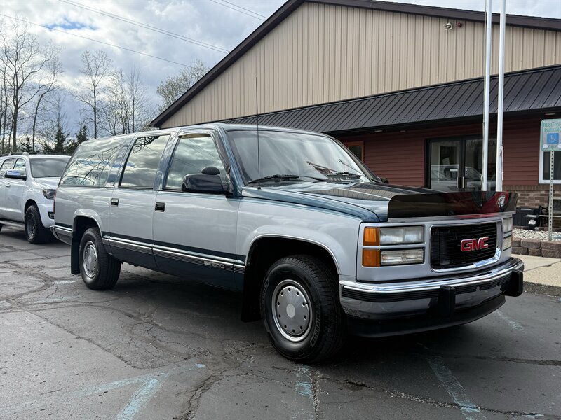 1994 GMC Suburban C1500  SLE - Photo 1 - Flushing, MI 48433