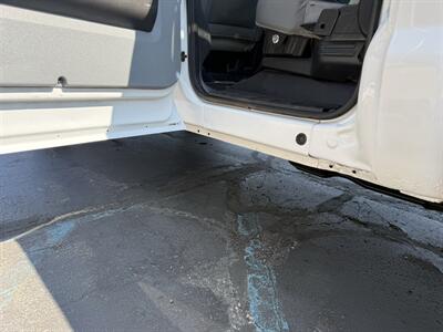 2012 Ford F-250 Super Duty XLT Crew Cab 4X4 - Photo 18 - Flushing, MI 48433