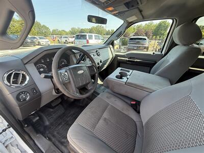 2012 Ford F-250 Super Duty XLT Crew Cab 4X4 - Photo 10 - Flushing, MI 48433