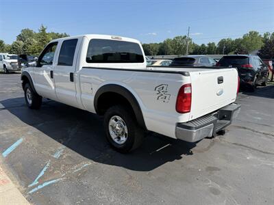 2012 Ford F-250 Super Duty XLT Crew Cab 4X4 - Photo 5 - Flushing, MI 48433