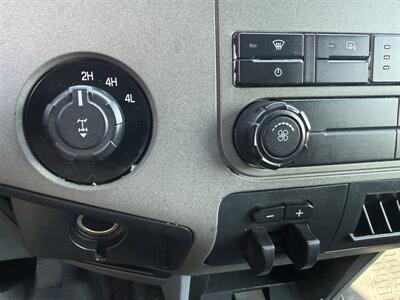 2012 Ford F-250 Super Duty XLT Crew Cab 4X4 - Photo 13 - Flushing, MI 48433