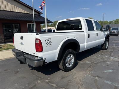 2012 Ford F-250 Super Duty XLT Crew Cab 4X4 - Photo 7 - Flushing, MI 48433