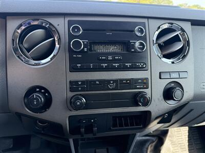 2012 Ford F-250 Super Duty XLT Crew Cab 4X4 - Photo 14 - Flushing, MI 48433