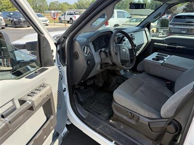 2012 Ford F-250 Super Duty XLT Crew Cab 4X4 - Photo 12 - Flushing, MI 48433