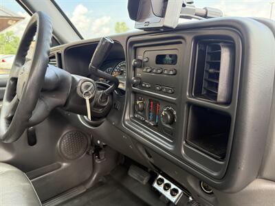 2006 Chevrolet Silverado 1500 WT 4dr Extended Cab  4X4 - Photo 12 - Flushing, MI 48433