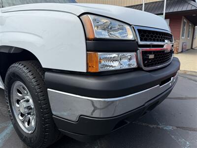 2006 Chevrolet Silverado 1500 WT 4dr Extended Cab  4X4 - Photo 17 - Flushing, MI 48433