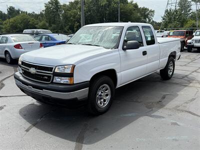 2006 Chevrolet Silverado 1500 WT 4dr Extended Cab  4X4 - Photo 4 - Flushing, MI 48433