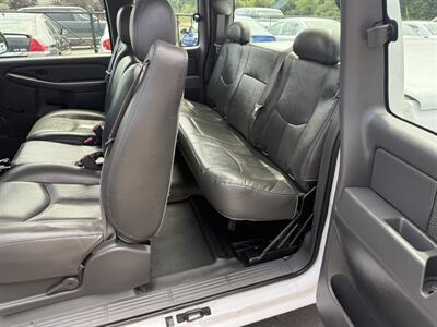 2006 Chevrolet Silverado 1500 WT 4dr Extended Cab  4X4 - Photo 11 - Flushing, MI 48433