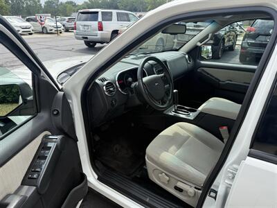 2008 Ford Explorer XLT 4X4 - Photo 11 - Flushing, MI 48433