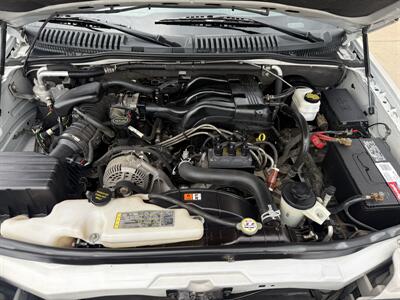 2008 Ford Explorer XLT 4X4 - Photo 30 - Flushing, MI 48433