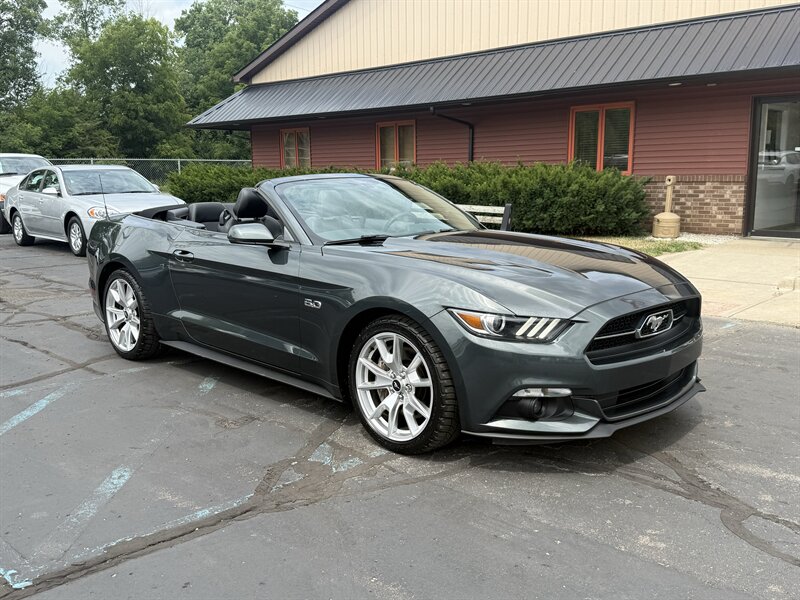 2015 Ford Mustang GT Premium  Convertible - Photo 1 - Flushing, MI 48433