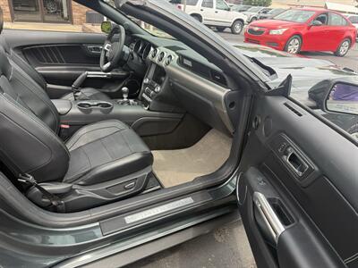 2015 Ford Mustang GT Premium  Convertible - Photo 32 - Flushing, MI 48433