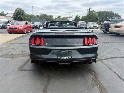 2015 Ford Mustang GT Premium  Convertible - Photo 13 - Flushing, MI 48433