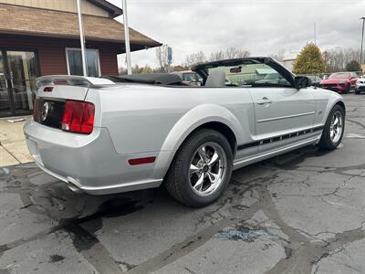 2006 Ford Mustang GT Deluxe  Convertible - Photo 17 - Flushing, MI 48433