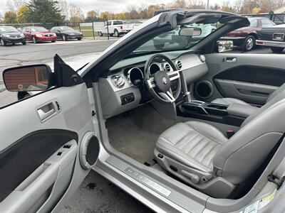 2006 Ford Mustang GT Deluxe  Convertible - Photo 10 - Flushing, MI 48433