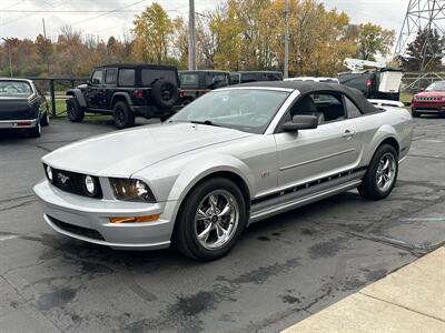 2006 Ford Mustang GT Deluxe  Convertible - Photo 2 - Flushing, MI 48433