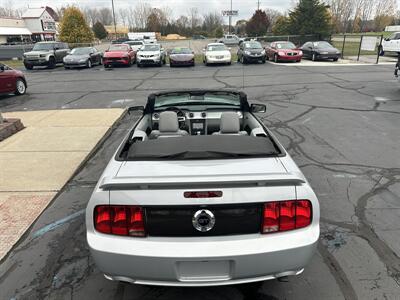 2006 Ford Mustang GT Deluxe  Convertible - Photo 19 - Flushing, MI 48433