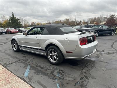 2006 Ford Mustang GT Deluxe  Convertible - Photo 5 - Flushing, MI 48433