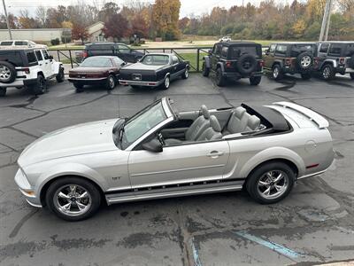 2006 Ford Mustang GT Deluxe  Convertible - Photo 21 - Flushing, MI 48433