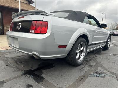 2006 Ford Mustang GT Deluxe  Convertible - Photo 6 - Flushing, MI 48433