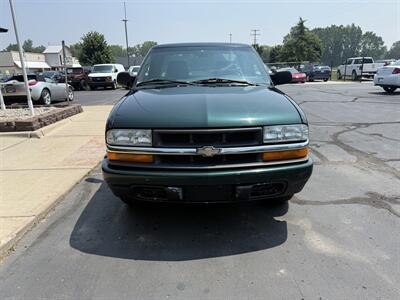 2002 Chevrolet S-10 LS Extended Cab   - Photo 3 - Flushing, MI 48433