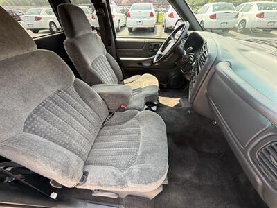 2002 Chevrolet S-10 LS Extended Cab   - Photo 17 - Flushing, MI 48433