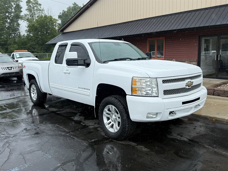 2010 Chevrolet Silverado 1500 LT Z71  4X4 - Photo 1 - Flushing, MI 48433