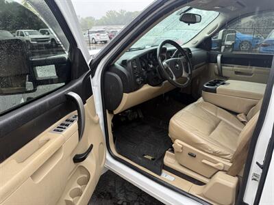 2010 Chevrolet Silverado 1500 LT Z71  4X4 - Photo 10 - Flushing, MI 48433
