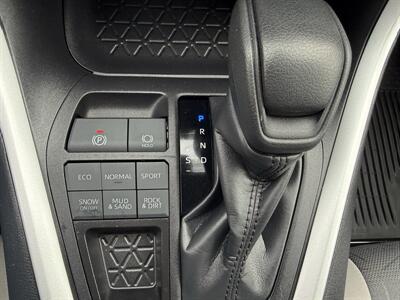 2024 Toyota RAV4 XLE  AWD - Photo 19 - Flushing, MI 48433