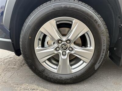2024 Toyota RAV4 XLE  AWD - Photo 7 - Flushing, MI 48433