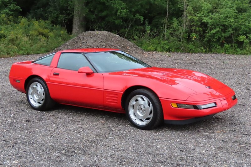 1993 Chevrolet Corvette   - Photo 1 - Flushing, MI 48433