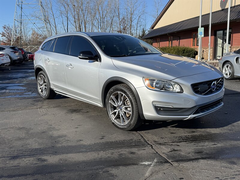 2015 Volvo V60 Cross Country T5  AWD - Photo 1 - Flushing, MI 48433
