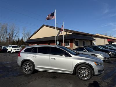 2015 Volvo V60 Cross Country T5  AWD - Photo 2 - Flushing, MI 48433