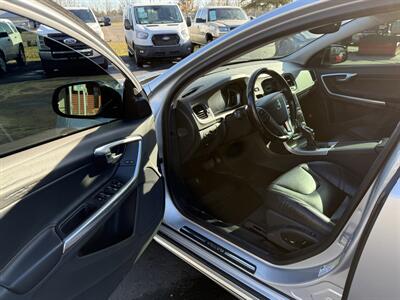 2015 Volvo V60 Cross Country T5  AWD - Photo 9 - Flushing, MI 48433