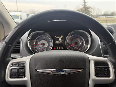 2016 Chrysler Town & Country Touring   - Photo 14 - Flushing, MI 48433