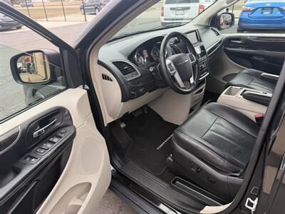 2016 Chrysler Town & Country Touring   - Photo 10 - Flushing, MI 48433