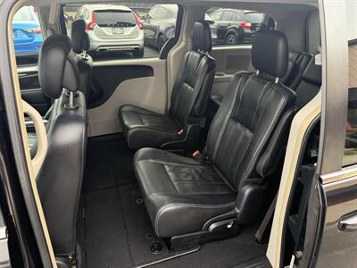2016 Chrysler Town & Country Touring   - Photo 18 - Flushing, MI 48433