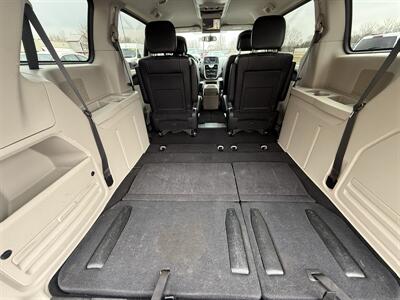 2016 Chrysler Town & Country Touring   - Photo 27 - Flushing, MI 48433