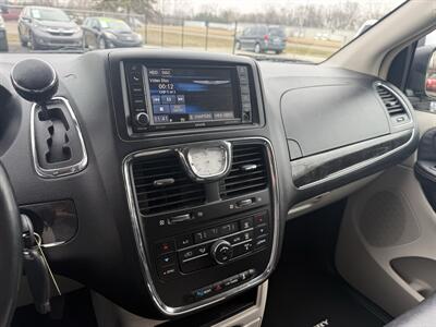 2016 Chrysler Town & Country Touring   - Photo 12 - Flushing, MI 48433