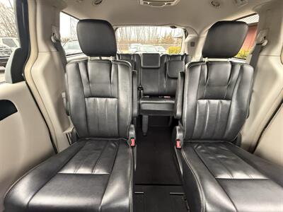 2016 Chrysler Town & Country Touring   - Photo 9 - Flushing, MI 48433