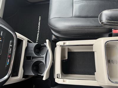 2016 Chrysler Town & Country Touring   - Photo 15 - Flushing, MI 48433