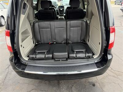 2016 Chrysler Town & Country Touring   - Photo 32 - Flushing, MI 48433